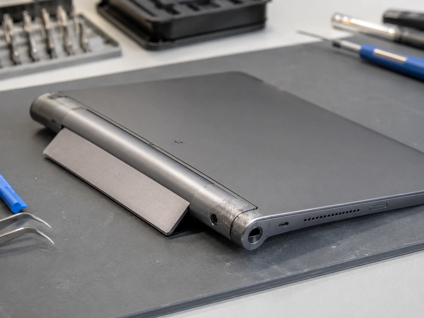 Осмотр корпуса и подставки планшета Lenovo Yoga